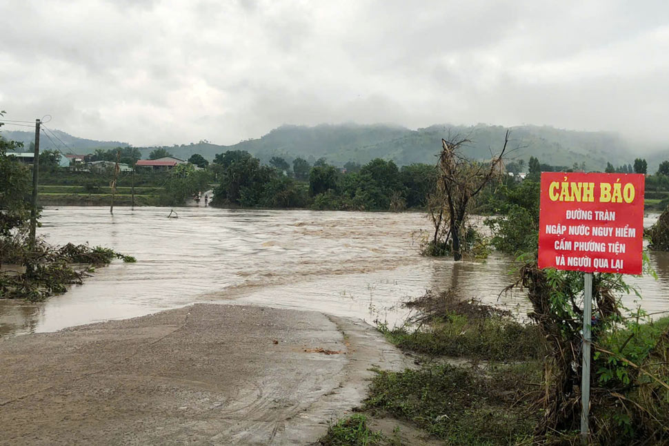 Chinh quyen dia phuong da lap chot chan 2 dau, cam bien canh bao nguy hiem. Anh: Hoai Phuong