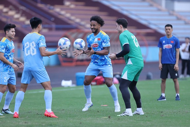 Nguyen Xuan Son khang dinh anh da hoan toan hoi phuc chan thuong va dat 100% phong do. Anh: VFF