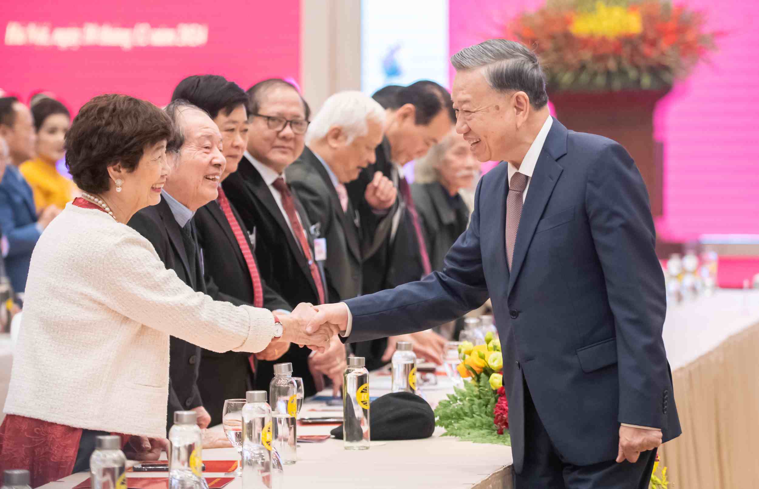 El Secretario General To Lam se reune con representantes de artistas (30 de diciembre de 2024). Foto: Portal de Informacion Electronica de la Asamblea Nacional