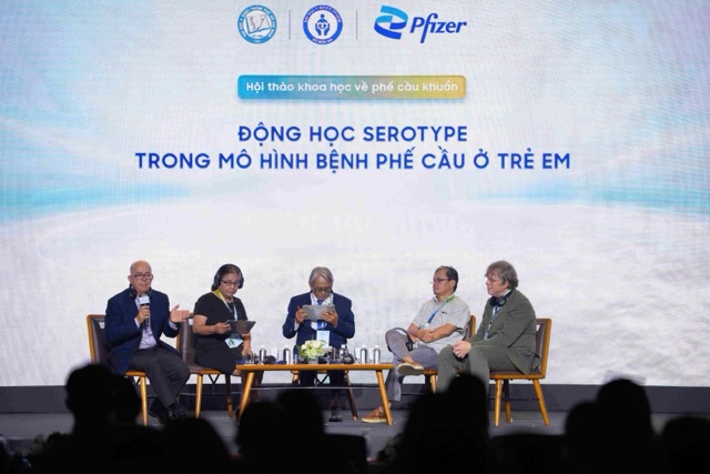 Domestic and international experts discussed at the scientific conference on floating. Photo: DVCC