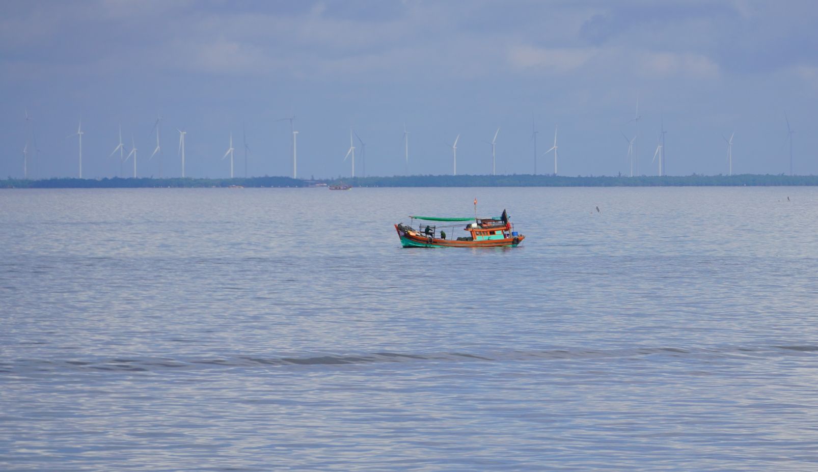 Can Tho City has a coastline of about 72km, with advantages in developing the marine economy from exploitation, aquaculture, wind power, and seaports. Photo: Phuong Anh