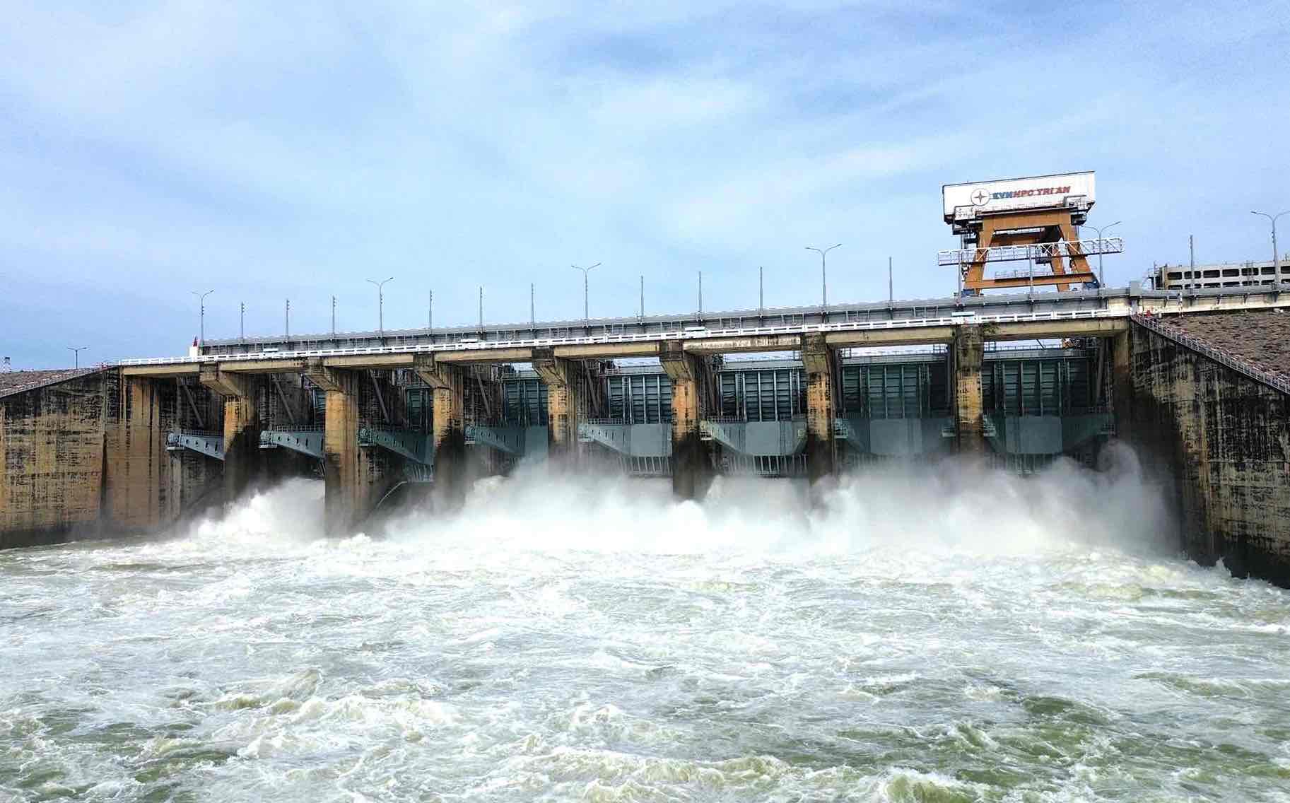 Tri An hydroelectric reservoir releases floodwater through the spillway. Photo: HAC