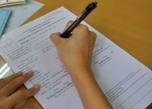 A partir del 15 de diciembre de 2025 las personas que no declaren su ausencia temporal pueden ser multadas con hasta 1 millon de VND. Foto ilustrativa: LVN