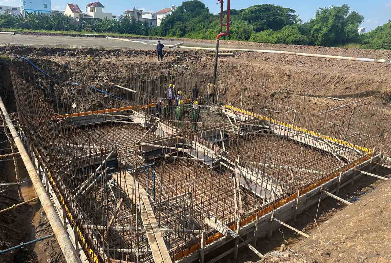 Cong nhan thuc hien thi cong du an nha o xa hoi tai tinh Dong Thap. Anh: Phan Hieu