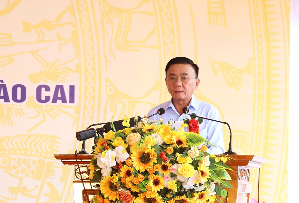 Uy vien Bo Chinh tri, Thuong truc Ban Bi thu Tran Cam Tu phat bieu tai Ngay hoi.