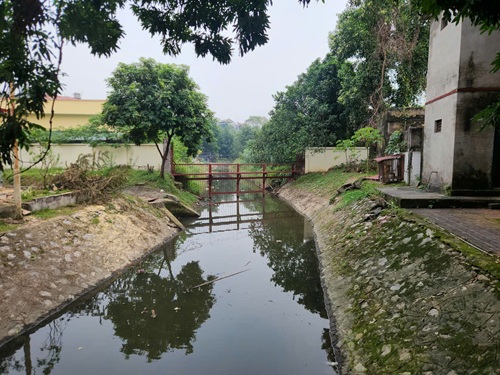 トゥイフオン運河の改修後は、西湖地域の洪水が終息することが期待されています。写真: ミン・ハン