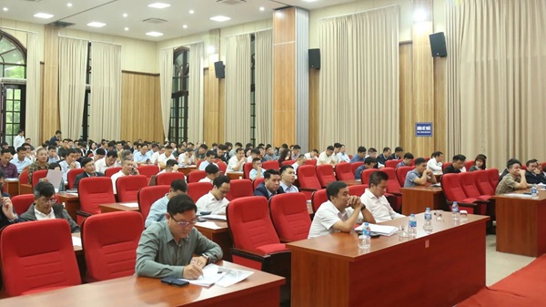 280 commune, ward and department of construction officials attended the training program. Photo: Pham Cong