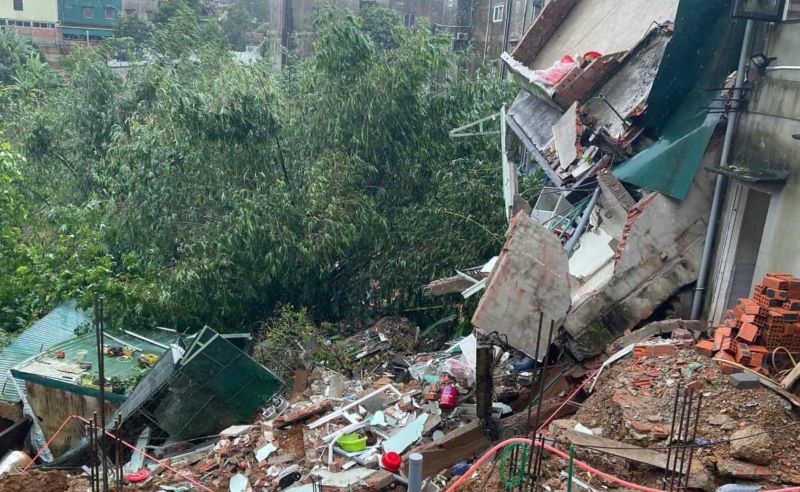 The house collapsed due to landslides. Photo: H.Nguyen