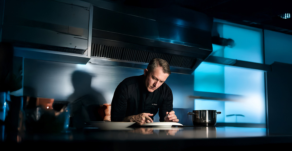 Bep truong Co van dat sao Michelin - Olivier Elzer tro lai Pink Pearl, mang theo phong cach am thuc tinh te va chuan xac dac trung. Anh: Ngan Luong