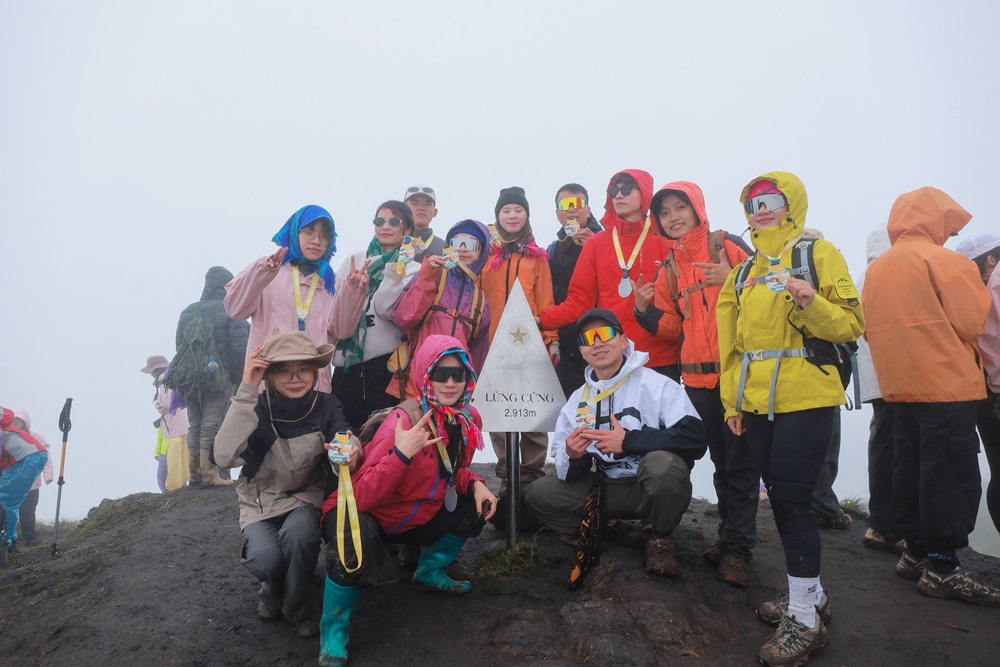 Chuyen di Lung Cung hoan thanh tot dep