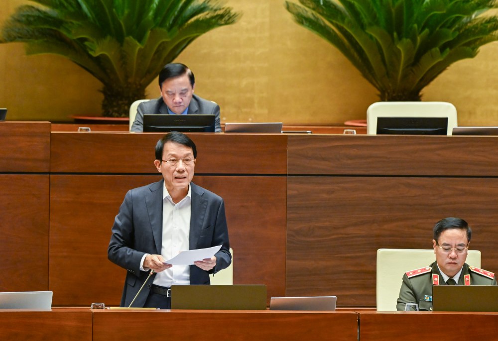 General Luong Tam Quang - Politburo member, Minister of Public Security explained the draft Law amending and supplementing a number of articles of the Law on Judicial Records. Photo: Pham Dong