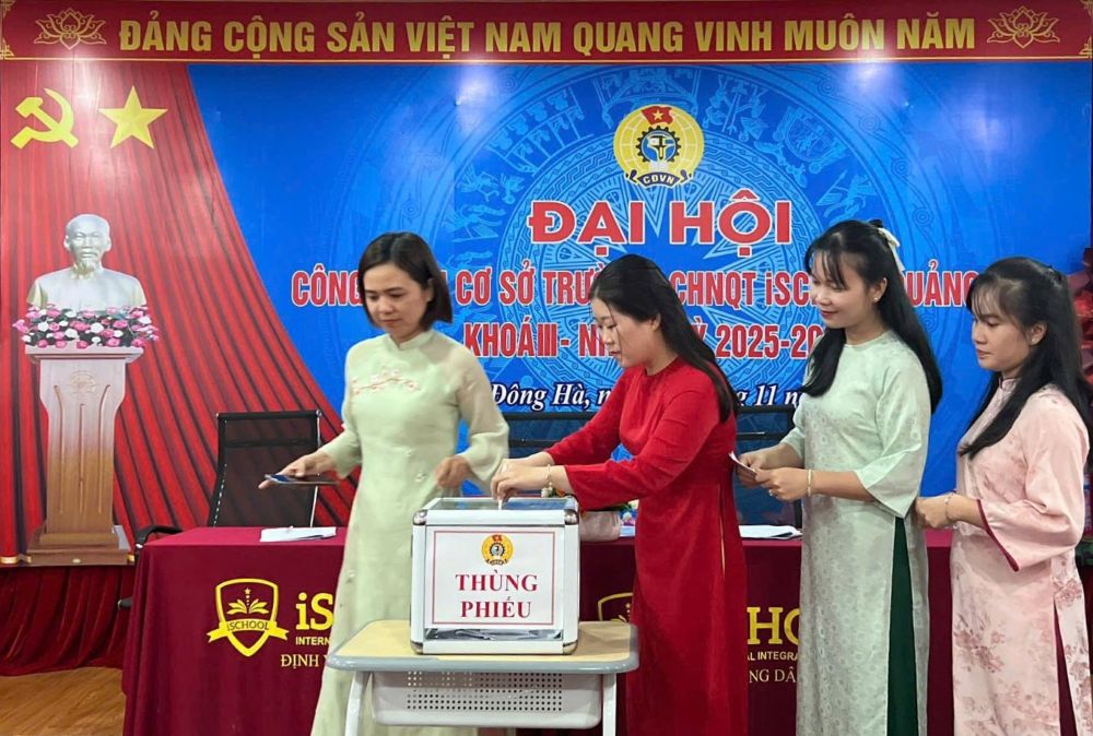 The grassroots trade union of the inter-level international integration school iSchool organizes the 3rd grassroots trade union congress, term 2025 - 2030. Photo: Quang Tri Trade Union