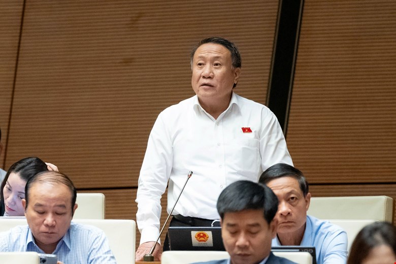 하 시 동 국회의원은 택시에 어린이용 좌석을 갖추도록 요구하는 것은 완전히 불가능하다고 말했습니다. 사진: Quochoi.vn