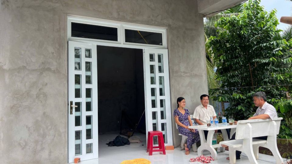 Gia dinh xuc dong don nhan can nha moi, mo ra chang duong on dinh va vung tin hon trong cuoc song. Anh: Hoang Loc 