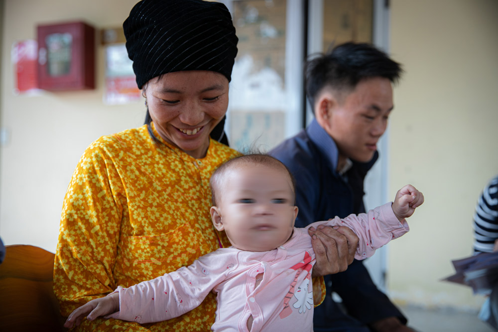 The cooperation program contributes to improving maternal and child health care in disadvantaged areas and mountainous provinces. Photo: UNICEF