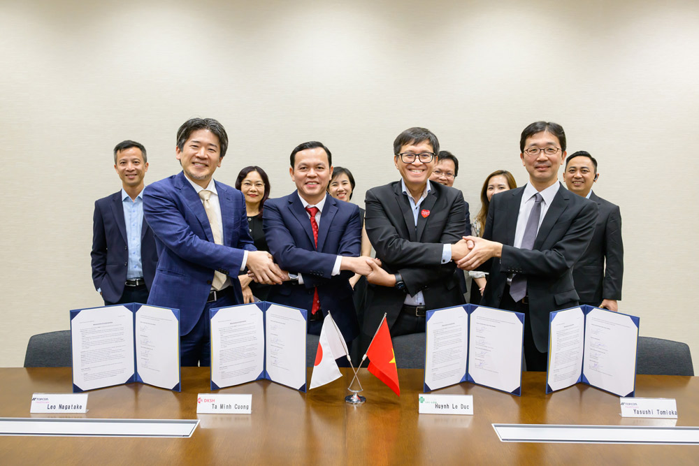 DKSH Vietnam, Topcon Healthcare and Saigon Medical Group have just signed a strategic cooperation agreement to improve the quality of ophthalmic care services in Vietnam. Photo: Provided by the enterprise