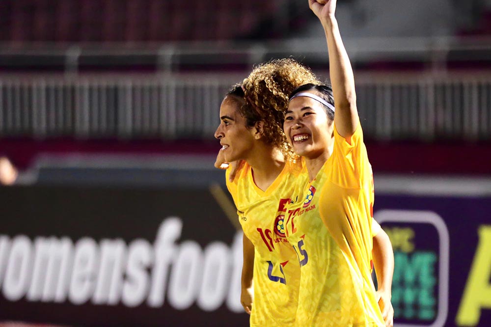 ホーチミン市女子チームは、アジアカップ準々決勝への切符を獲得した功績により、VFFから3億ドンの賞金を授与されました。写真:Thanh Vu