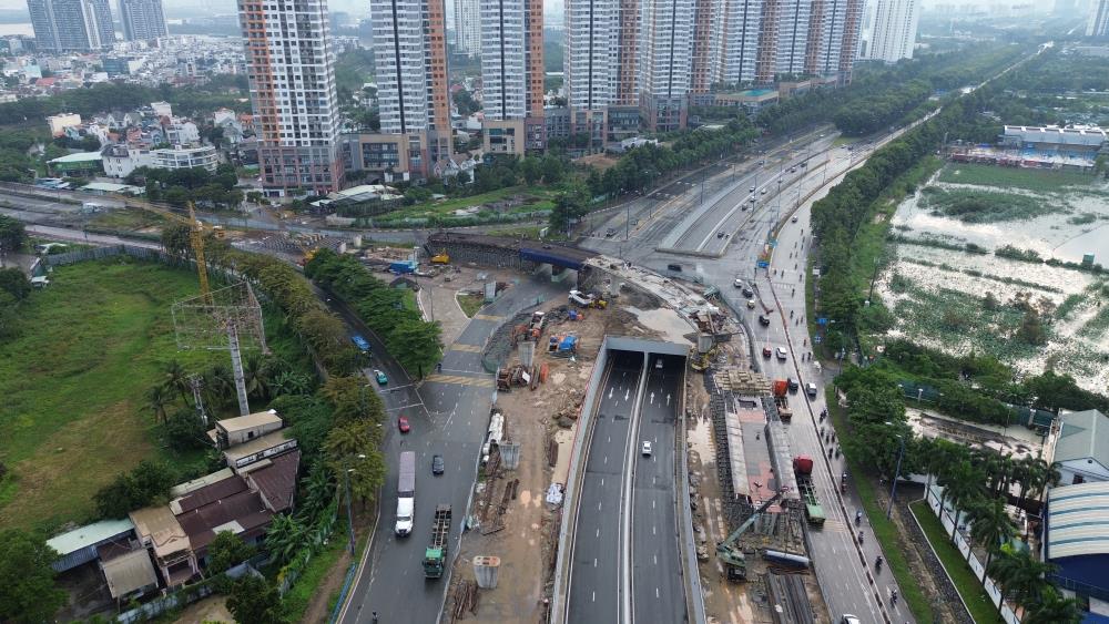 Cac tru cau N3 – N4 tren huong Mai Chi Tho – Dong Van Cong dang duoc dung tung nhip, hinh thanh ro tuyen ket noi moi.