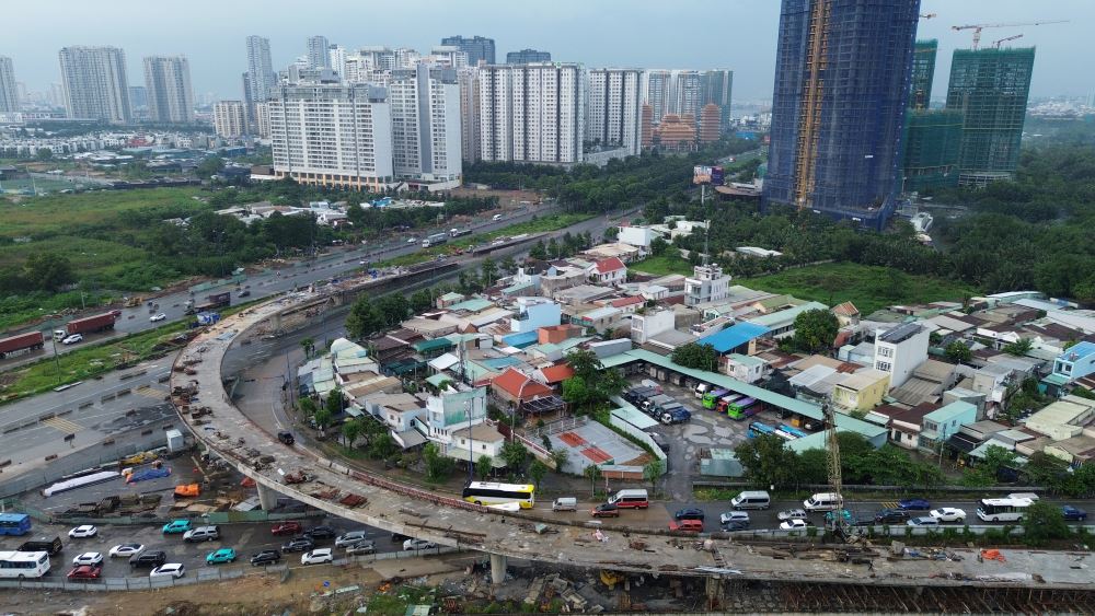  Nhanh cau N2 (goi XL11) da noi tu duong dan cao toc TP.HCM – Long Thanh ra truc Mai Chi Tho. Ảnh: Anh Tu