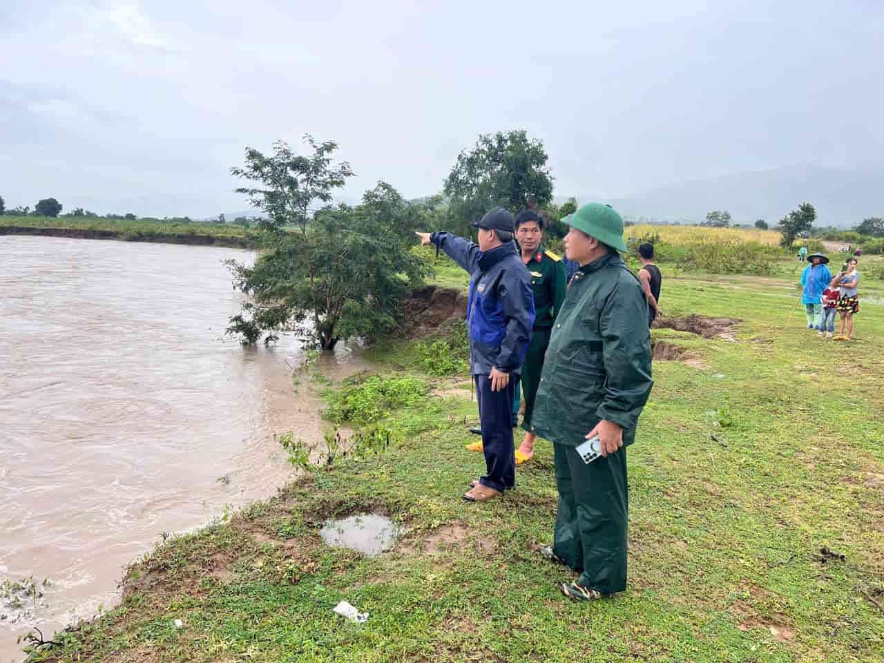 Nuoc lu vung ha du song Ba dang len. Anh: DVCC