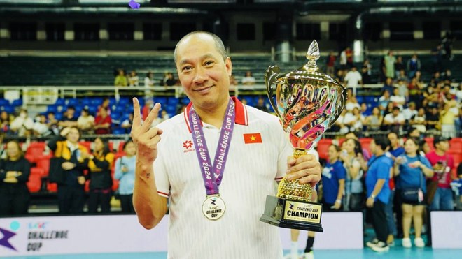 Huan luyen vien Nguyen Tuan Kiet va hoc tro co nhiem vu gianh huy chuong vang o SEA Games 33. Anh: VFV 