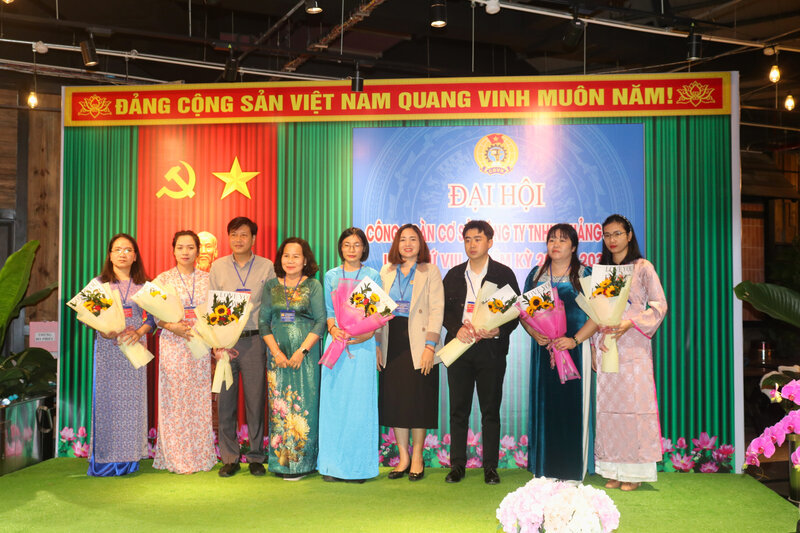 The Executive Committee of the Trade Union of Quang Thai Company Limited for the 2025-2030 term sets a goal of better caring for workers and building a strong and excellent trade union. Photo: Lam Duc