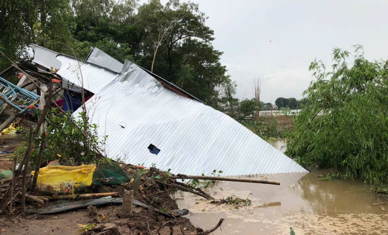 Sat lo lam anh huong den 13 can nha cua nguoi dan o xa Phu Huu (tinh An Giang). Anh: Nghia Thanh