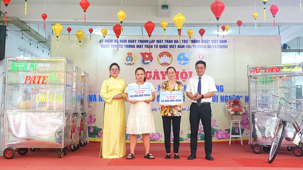 Phuong ho tro nhung hoan canh kho khan tren dia ban. Anh: Mai Anh