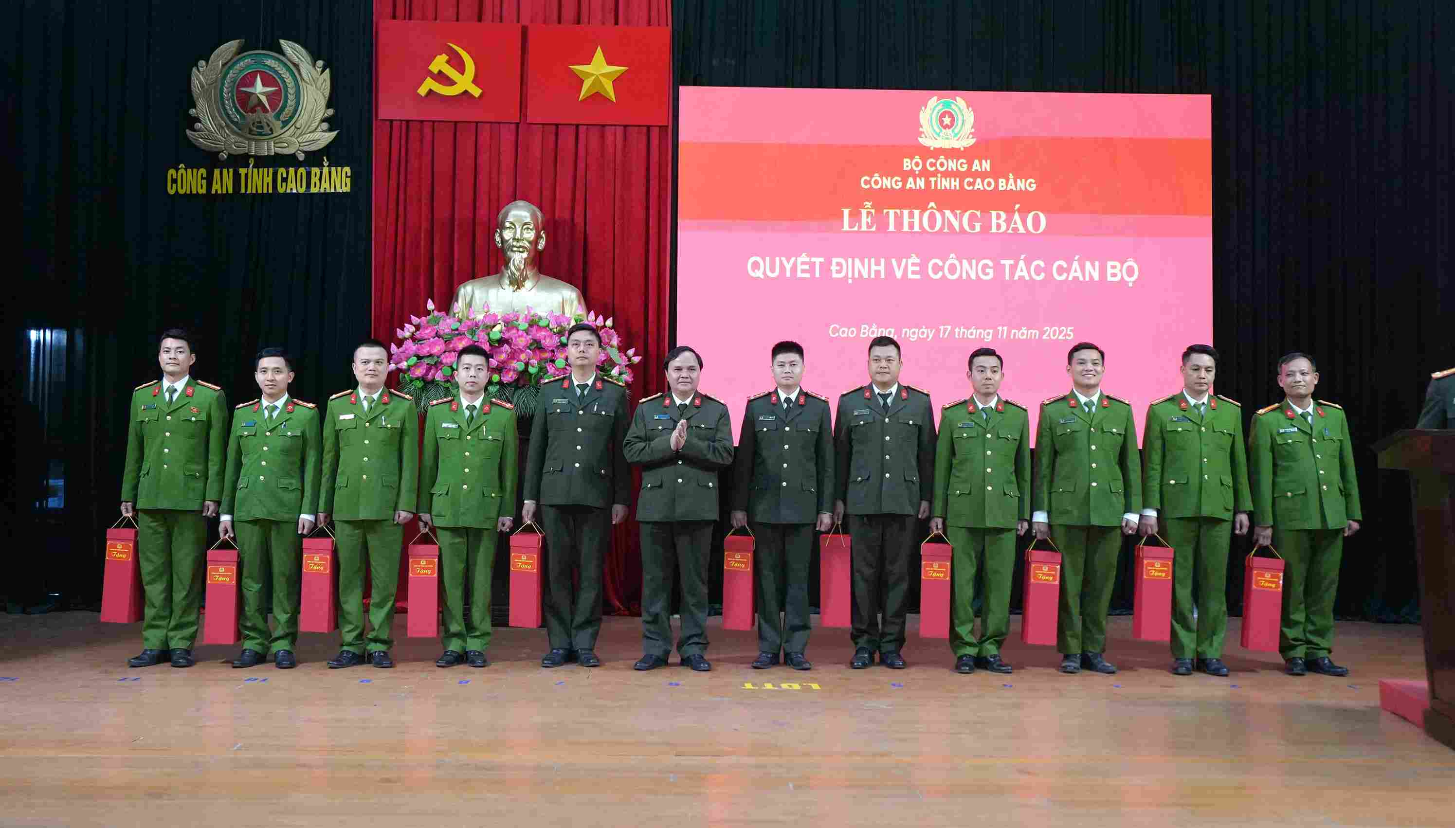 Cao Bang Provincial Police continue to mobilize 35 officers and soldiers to border communes. Photo: Cao Bang Police