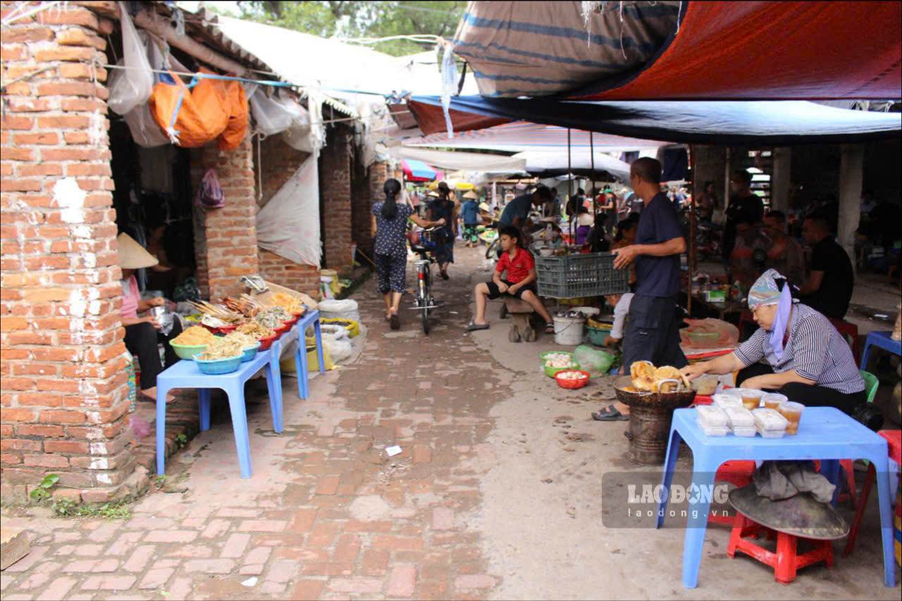 Nhip song tai cho Nom moi ngay hop cho. Anh: Le Tuyen