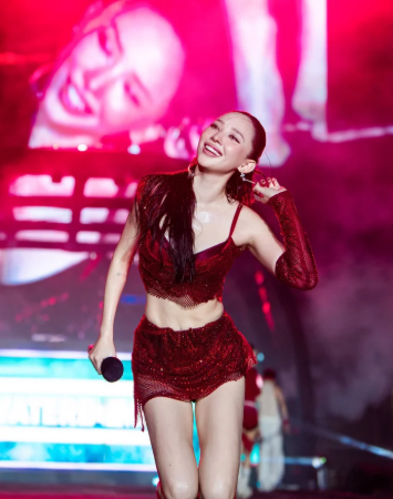 Ca si Toc Tien. Anh cat tu video