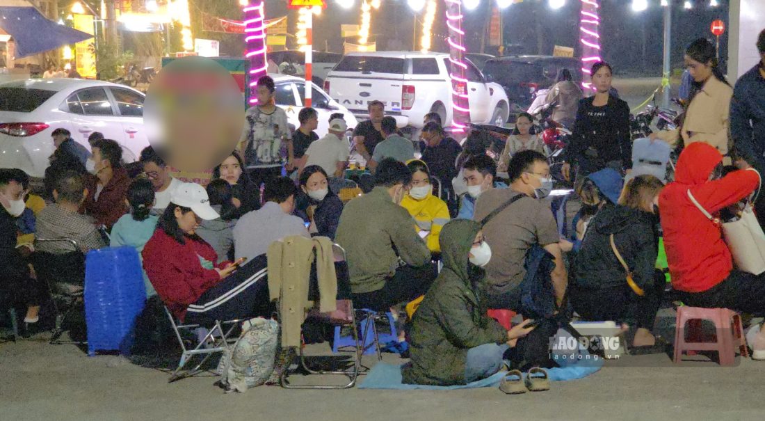 Ben canh do, tai khu vuc nay no ro dich vu cho thue ghe voi gia tu 20 nghin dong/ghe. Anh: Nhu Ha