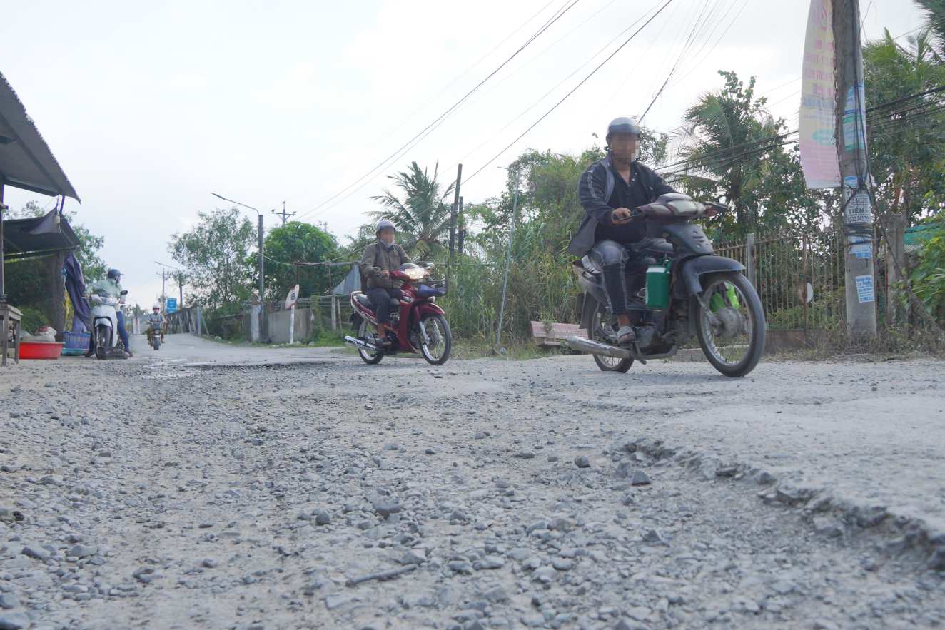 Duong tinh 923 o TP Can Tho xuong cap tro thanh noi am anh doi voi nguoi dan. Anh: Ta Quang