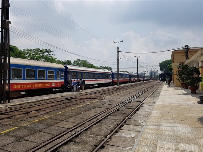Low blood pressure is not allowed to control railway vehicles. Photo: Pham Dong