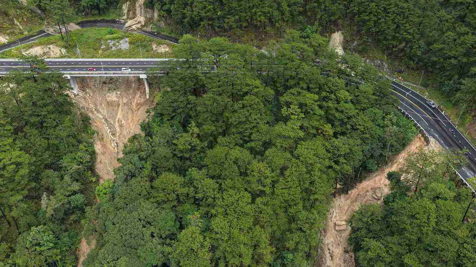 Lam Dong province announced a natural disaster emergency after the Prenn Pass landslide. Photo: Phuc Khanh