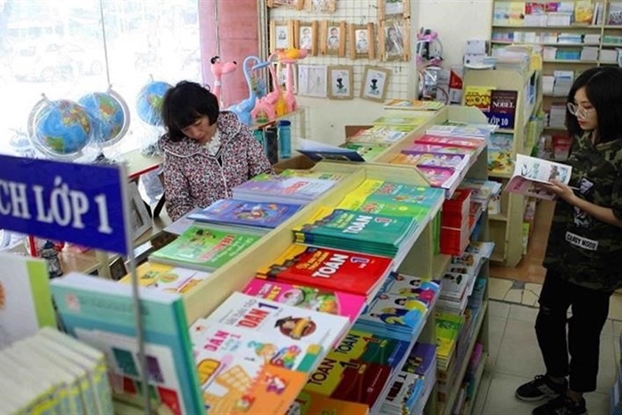 The Government proposes that the National Assembly consider using a unified set of general education textbooks nationwide from the 2026-2027 school year. Photo: Van Trang