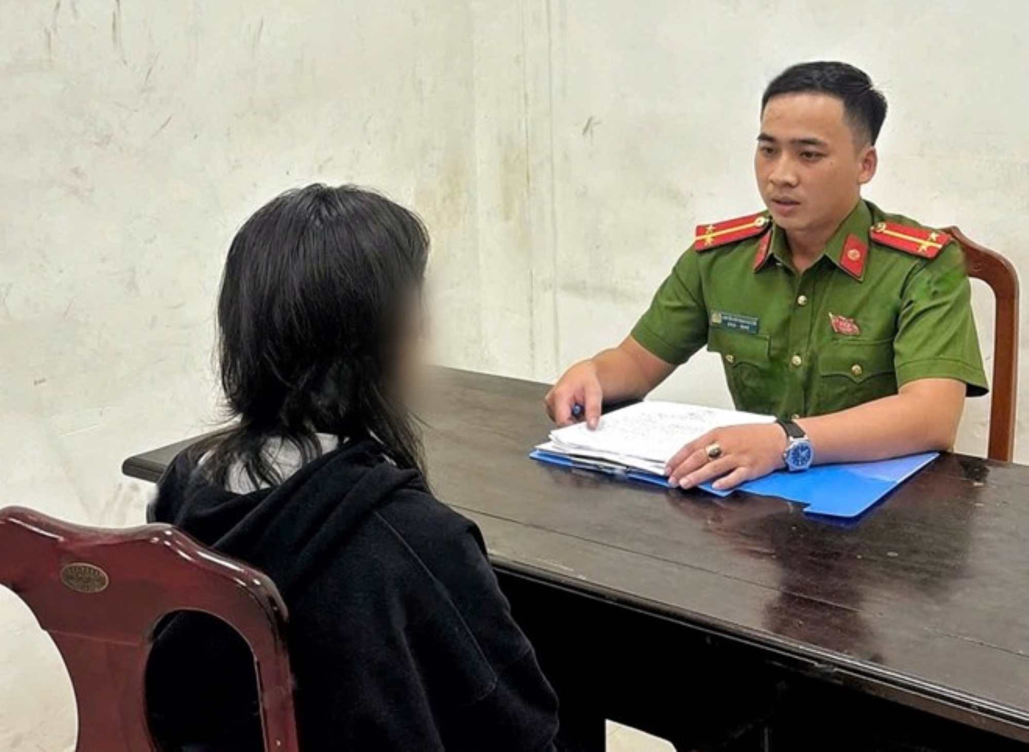 Công an kịp thời giải cứu một nữ sinh viên bị lừa đảo, bắt cóc online, đòi tiền chuộc. Ảnh: Công an cung cấp