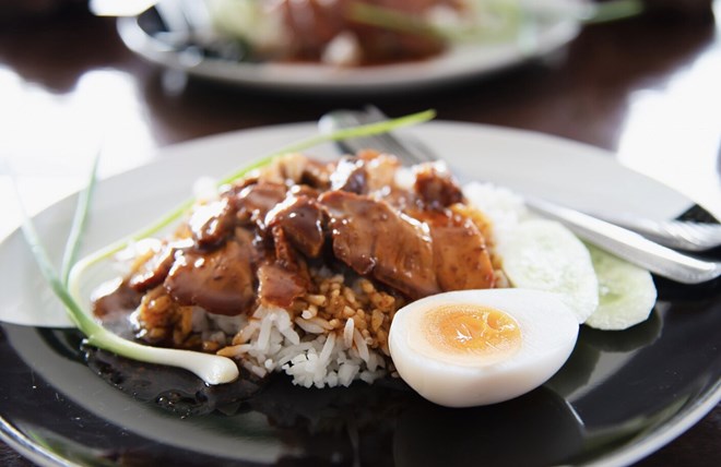 Cooking at home is the bond that connects family happiness. Photo: Thuy Duong