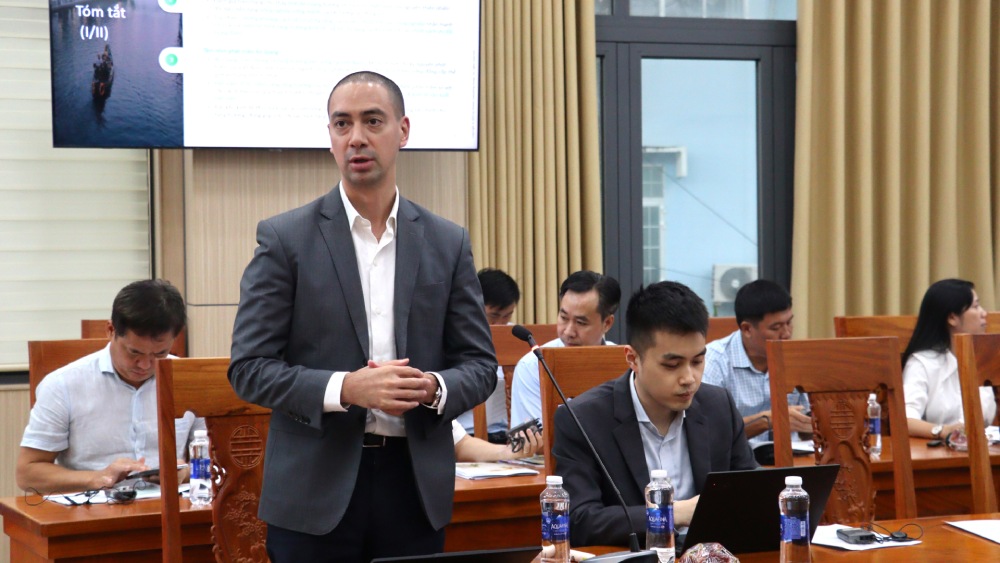 Dai bieu phat bieu tai cuoc hop. Anh: Ngoc Mai