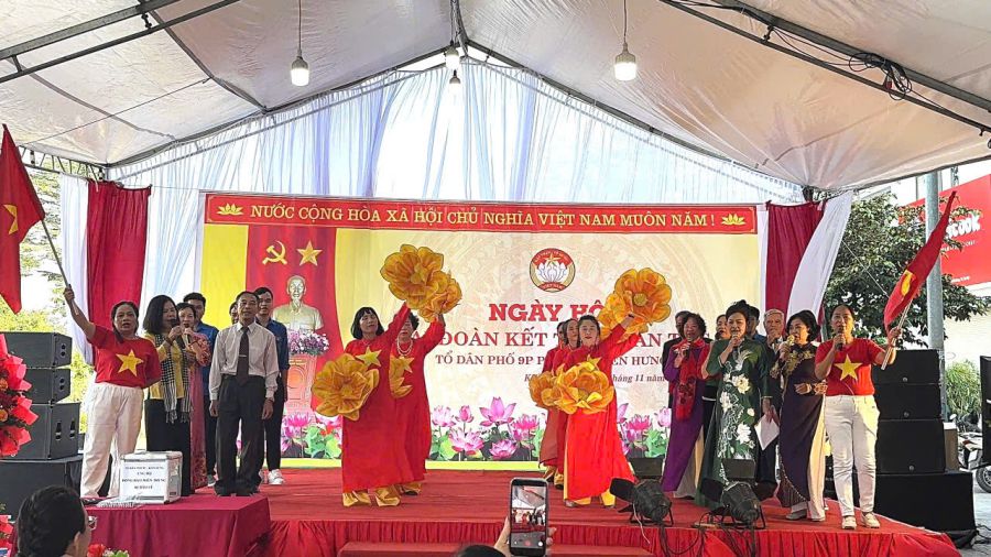 Ngay hoi dai doan ket tai to 9P phuong Kien Hung, TP Ha Noi. Anh: Sen Do