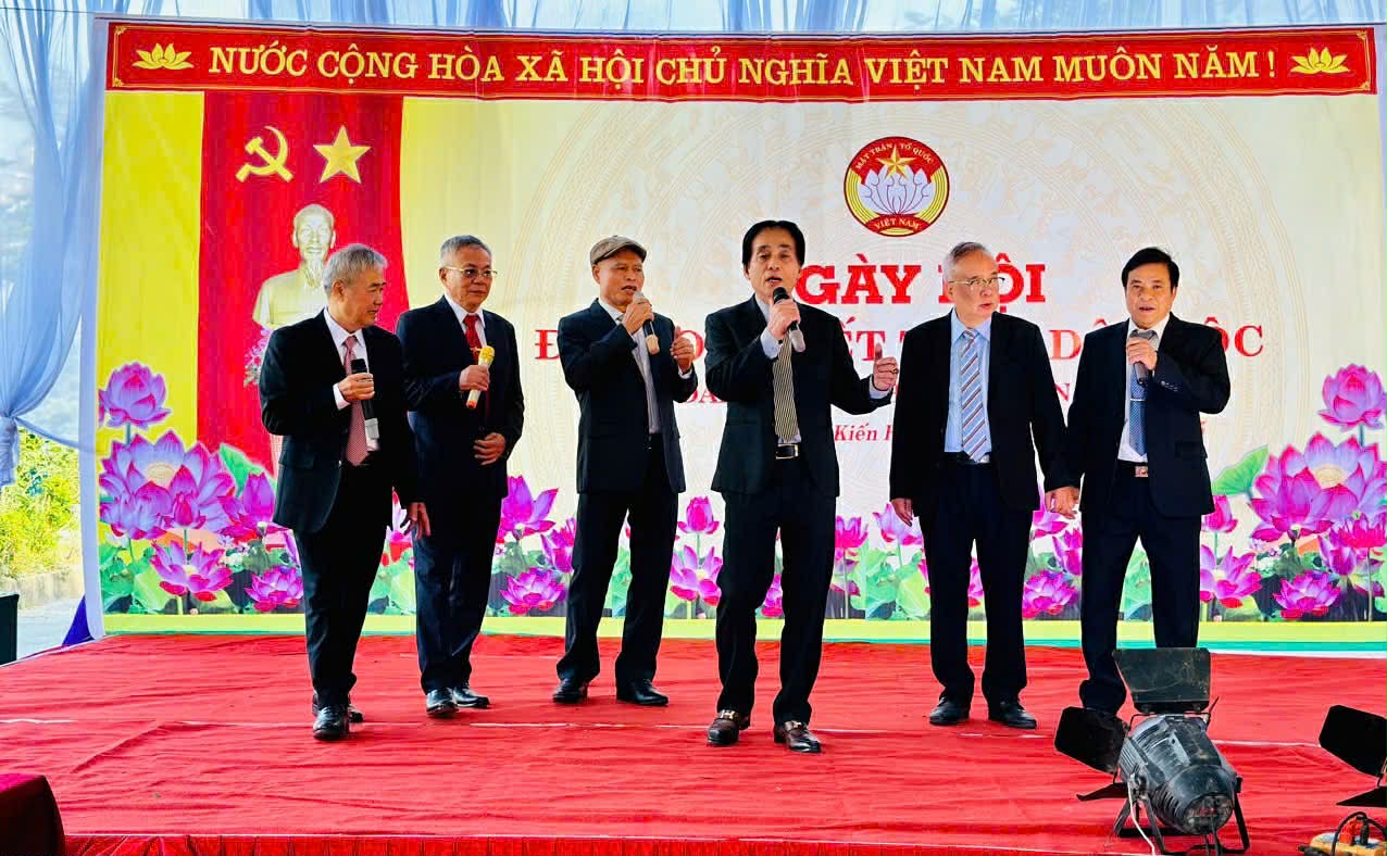 Ngay hoi dai doan ket tai to 9P phuong Kien Hung, TP Ha Noi. Anh: Sen Do