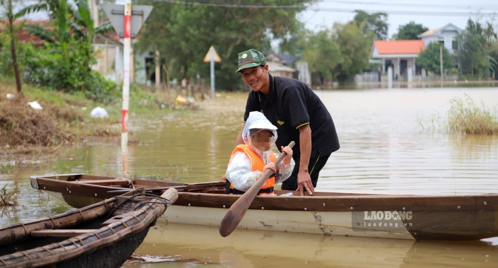 Hau het nguoi dan phai di chuyen bang thuyen.