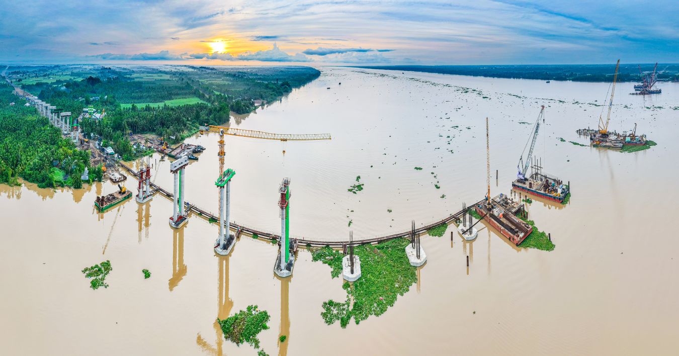 Sau 1 nam khoi cong xay dung, cau Dai Ngai 1 thuoc Du an xay dung cau Dai Ngai tren Quoc lo 60 thuoc dia phan cac tinh Tra Vinh va Soc Trang (nay la tinh Vinh Long va TP Can Tho)  noi lien Can Tho va Vinh Long, dang dan thanh hinh.