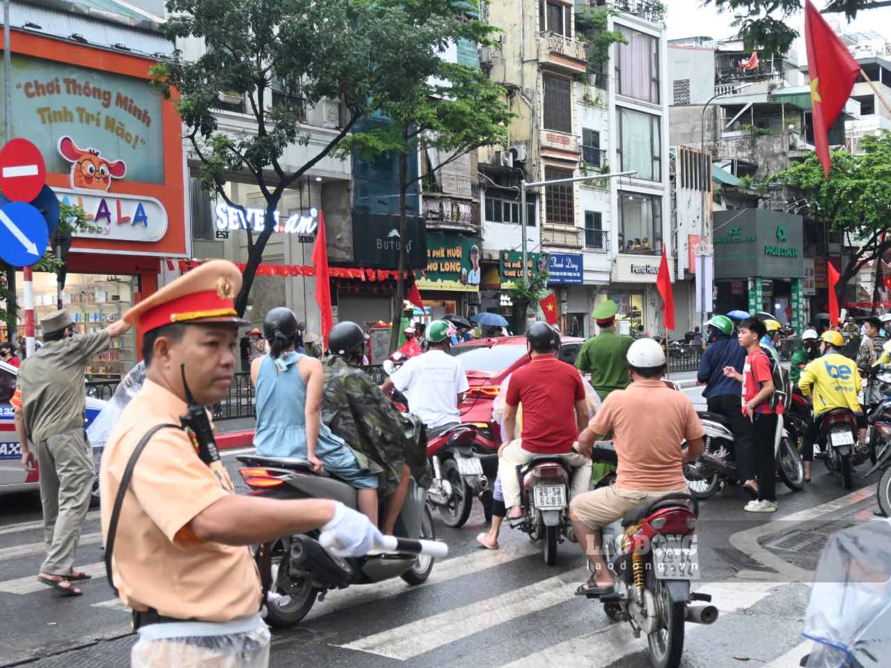 Le ministere de la Construction promulgue un plan de reponse aux catastrophes naturelles pendant la periode de preparation et d'organisation des elections. Photo : Thanh Nhan
