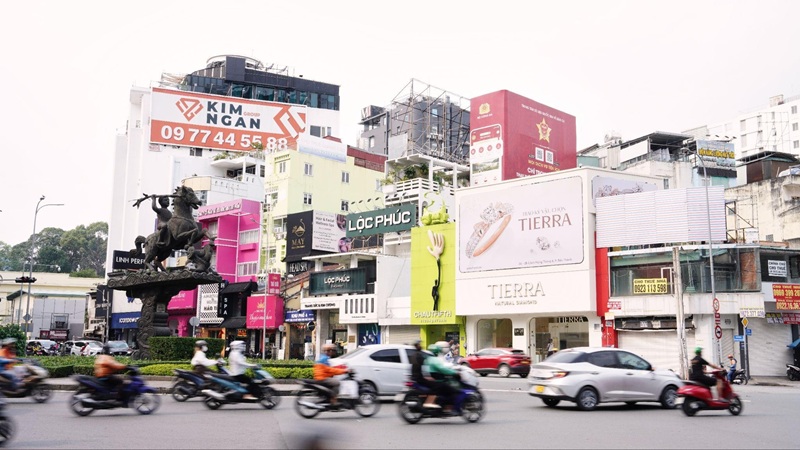 Tierra Diamond tro thanh tam diem moi cua vong xoay Nga Sau Phu Dong voi cua hang moi cao rong va sang trong. Anh: Tierra Diamond