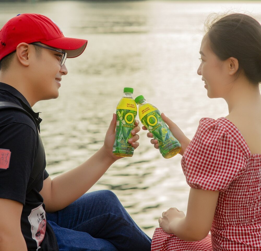 Duoc chiet xuat tu la tra tuoi thien nhien, Tra Xanh Khong Do la lua chon yeu thich cua nguoi tre de giam cang thang, giai nhiet cuoc song. Ảnh: Tan Hiep Phat