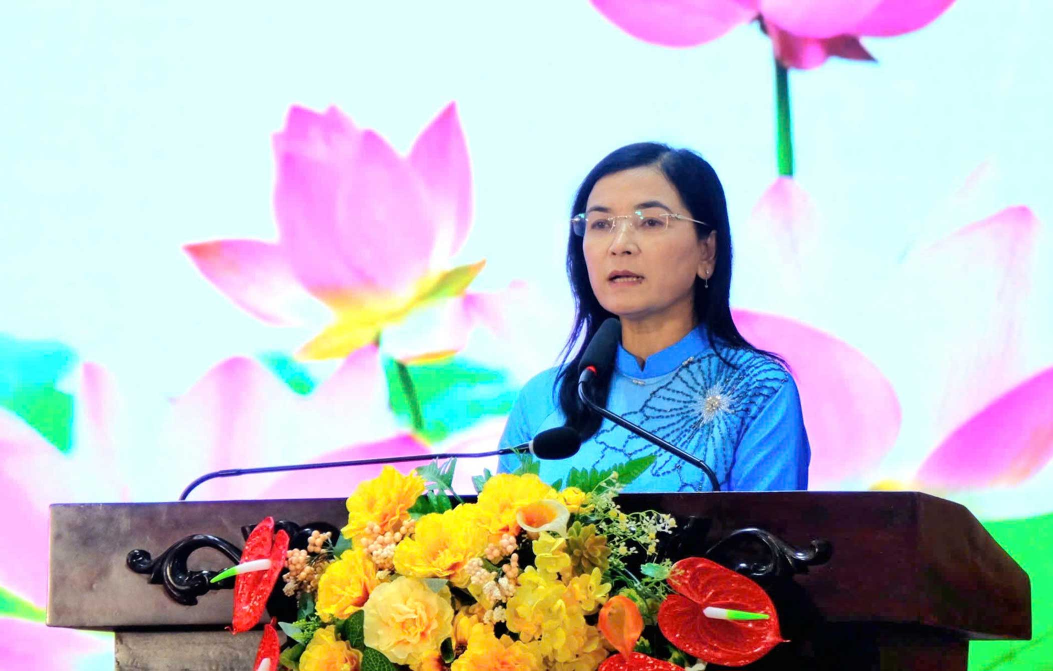 Ba Tran Thi Huyen – Quyen Giam doc So GDDT TP Can Tho - phat bieu. Anh: My Ly