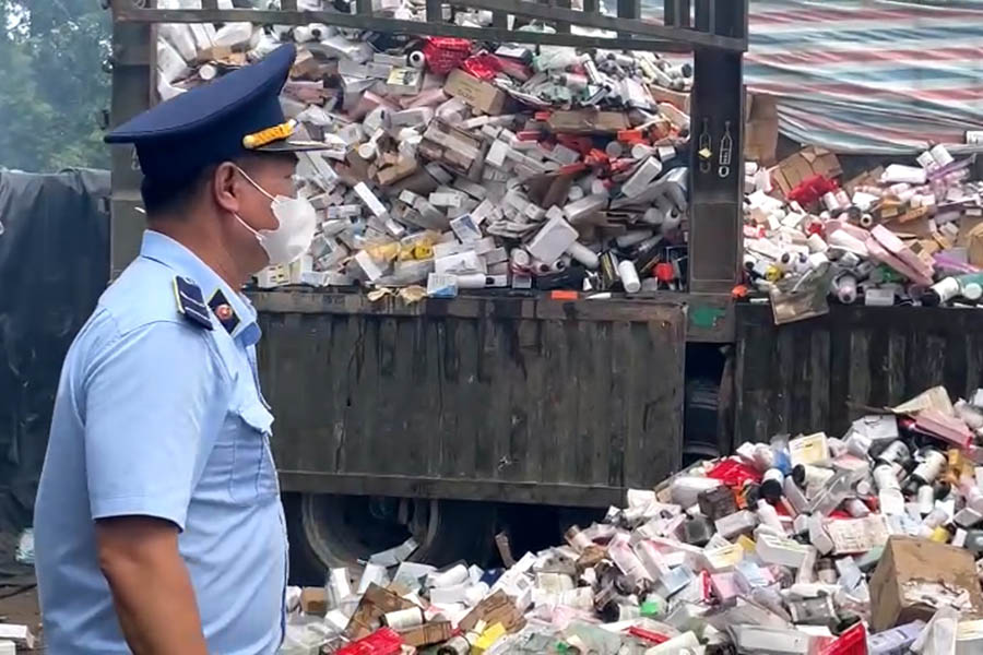 My pham bi tieu huy. Anh: Chi Cuc QLTT Ha Noi