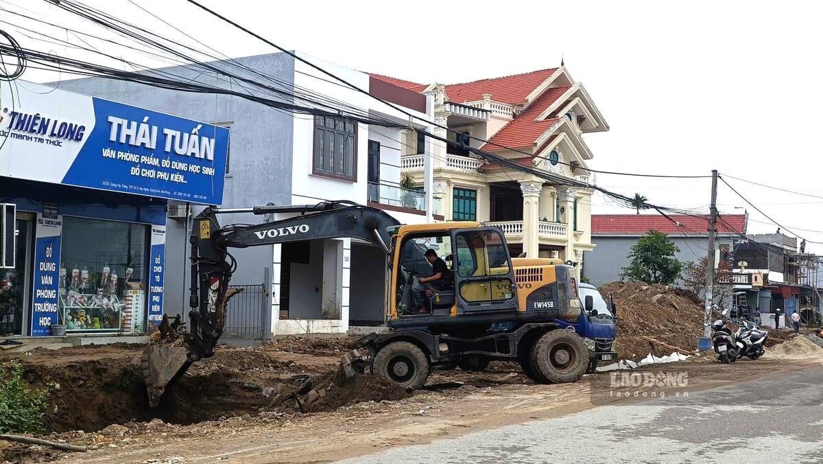 Ghi nhan sang 18.11, nha thau van dang khan truong thi cong cong trinh. Ảnh: Hoang Khoi