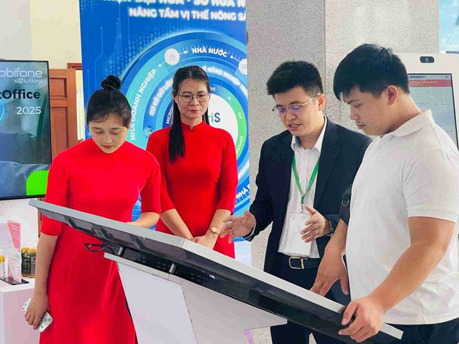 Hung Yen tap trung dao tao can bo cap xa, thuc day quan ly hanh chinh so hieu qua. Anh: Mai Huong